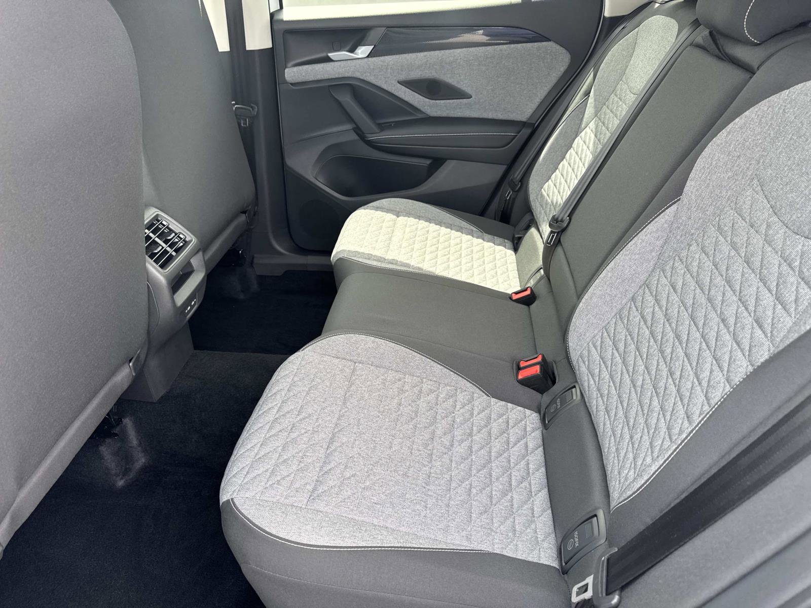 Certified 2025 Volkswagen Tiguan S image 10