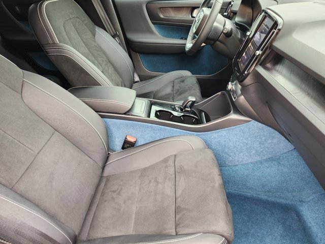Used 2023 Volvo XC40 Recharge Ultimate image 13