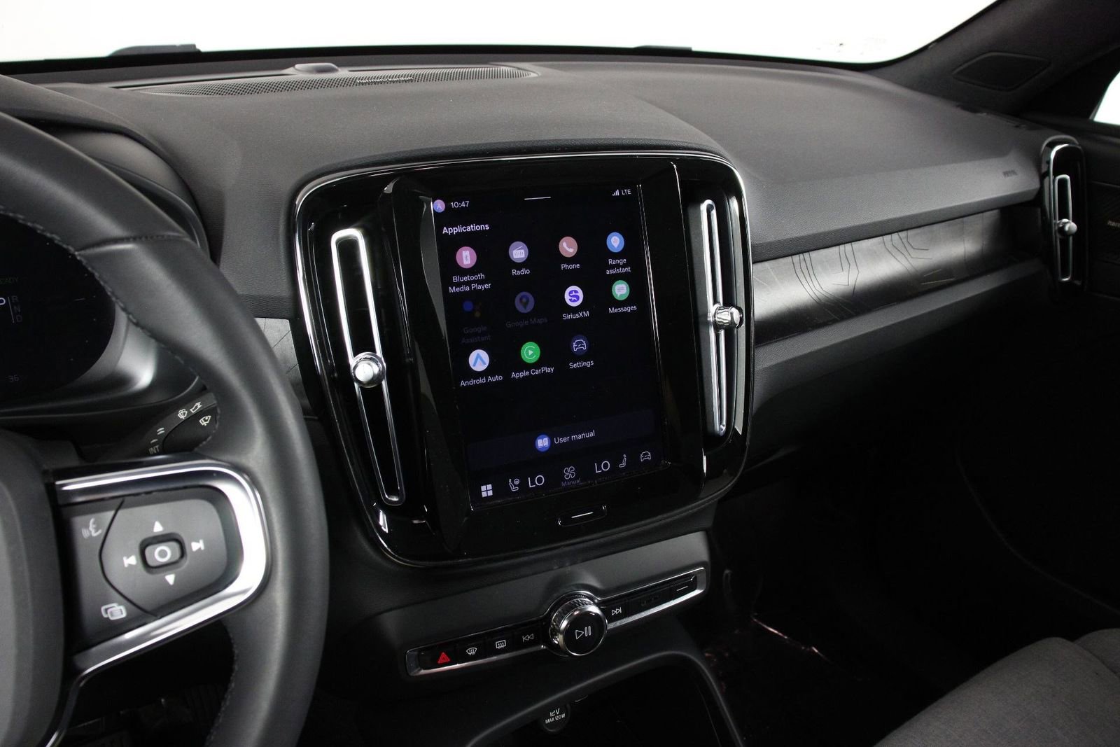 Used 2023 Volvo C40 P8 Recharge Ultimate image 9