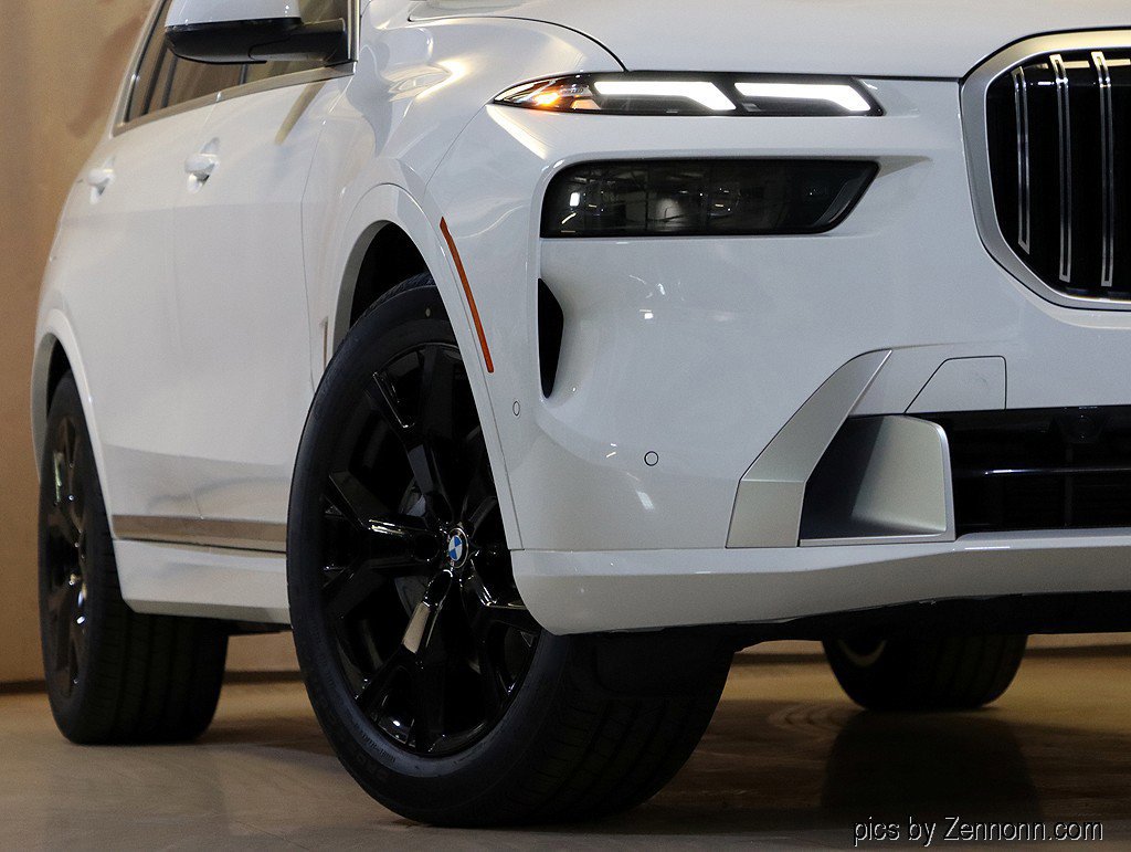 Used 2026 BMW X7 xDrive40i w/ Premium Package image 3