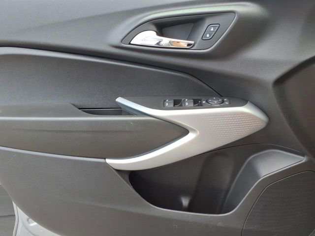 Used 2025 Chevrolet Trax LS w/ LS Convenience Package FWD image 16