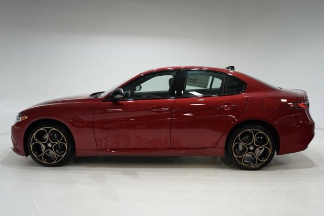 New 2025 Alfa Romeo Giulia Intensa AWD w/ Driving Assist Package image 4