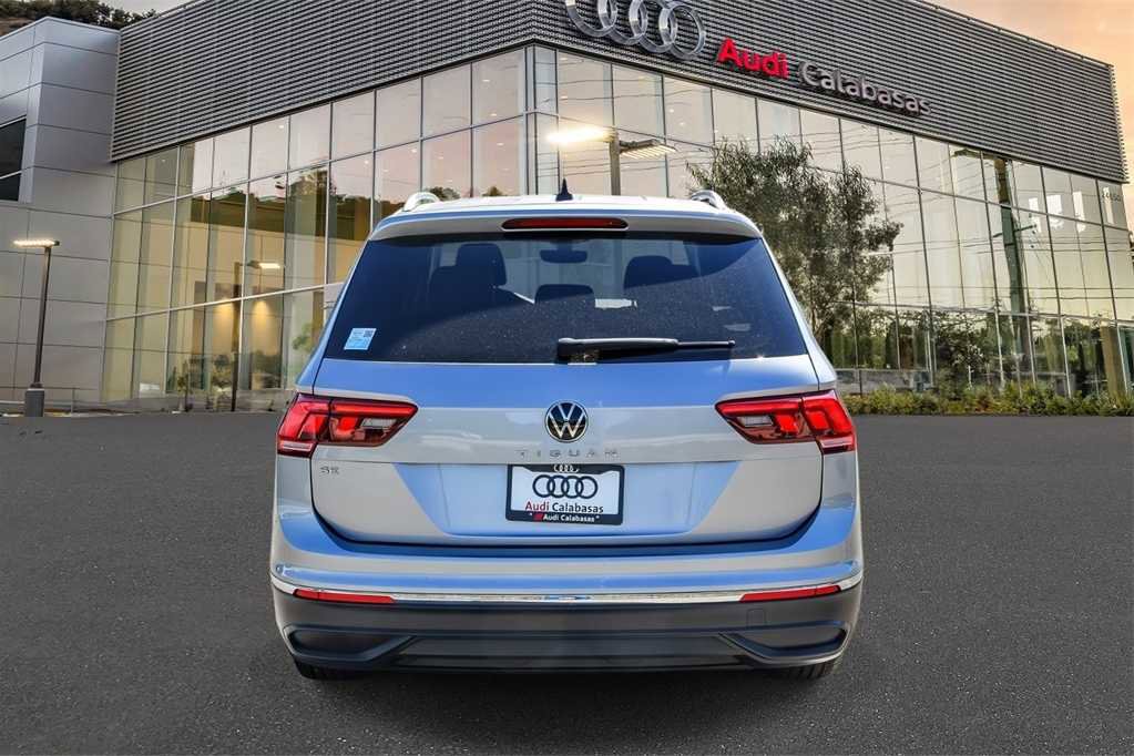 Used 2023 Volkswagen Tiguan SE image 3