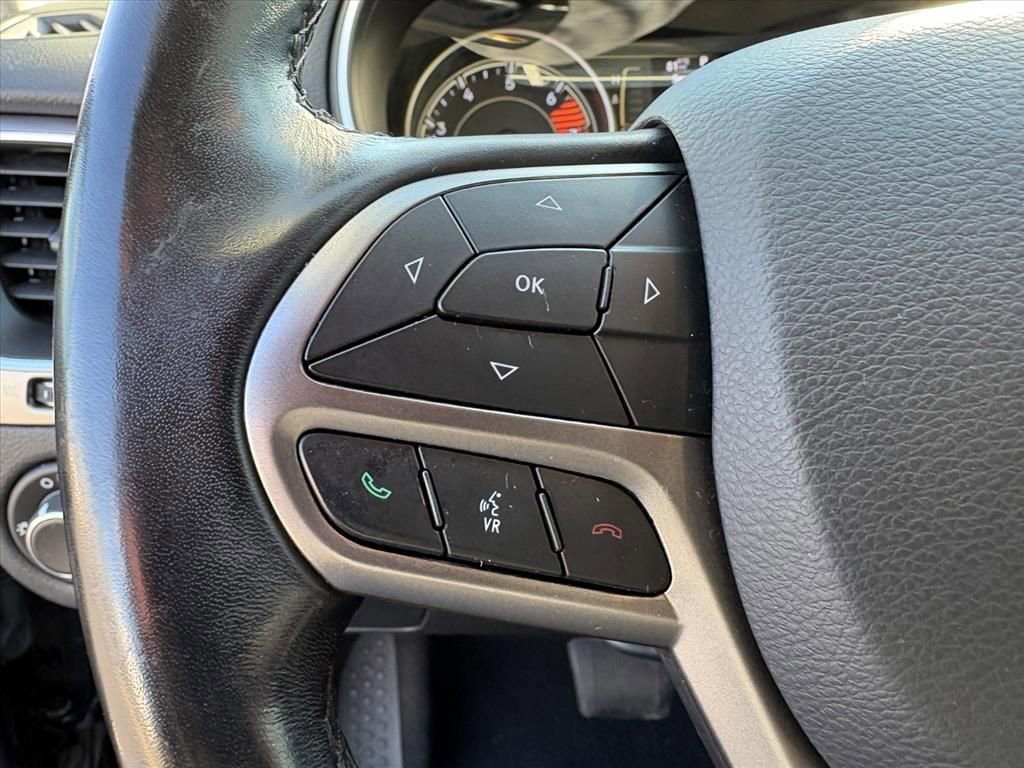 Used 2020 Jeep Cherokee Latitude w/ Cold Weather Group image 12