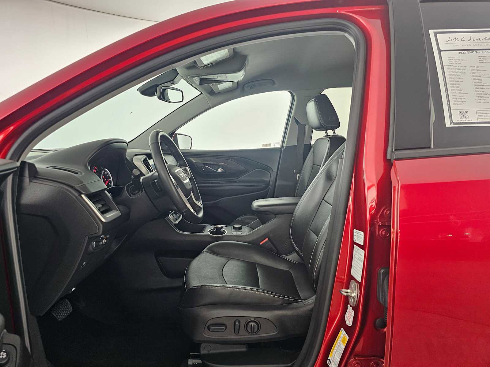 Used 2023 GMC Terrain SLT image 22