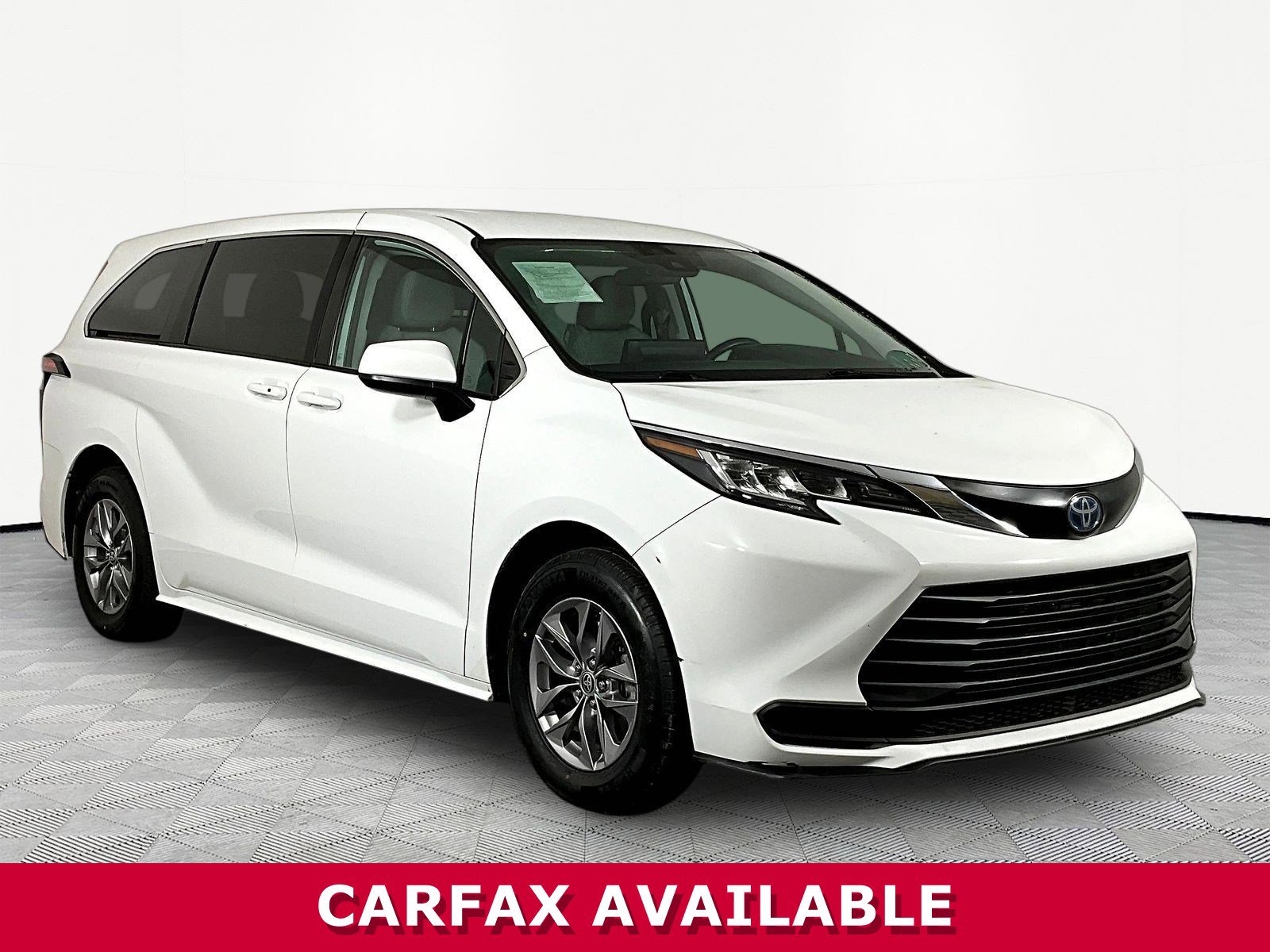 Used 2022 Toyota Sienna LE FWD image 3