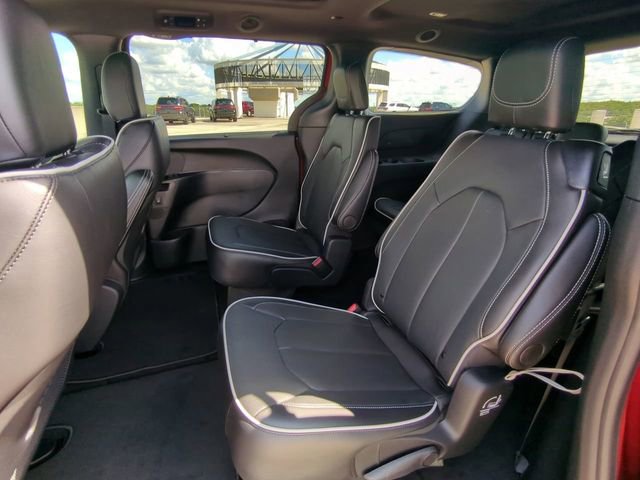 New 2026 Chrysler Pacifica Limited w/ S Appearance Package image 17