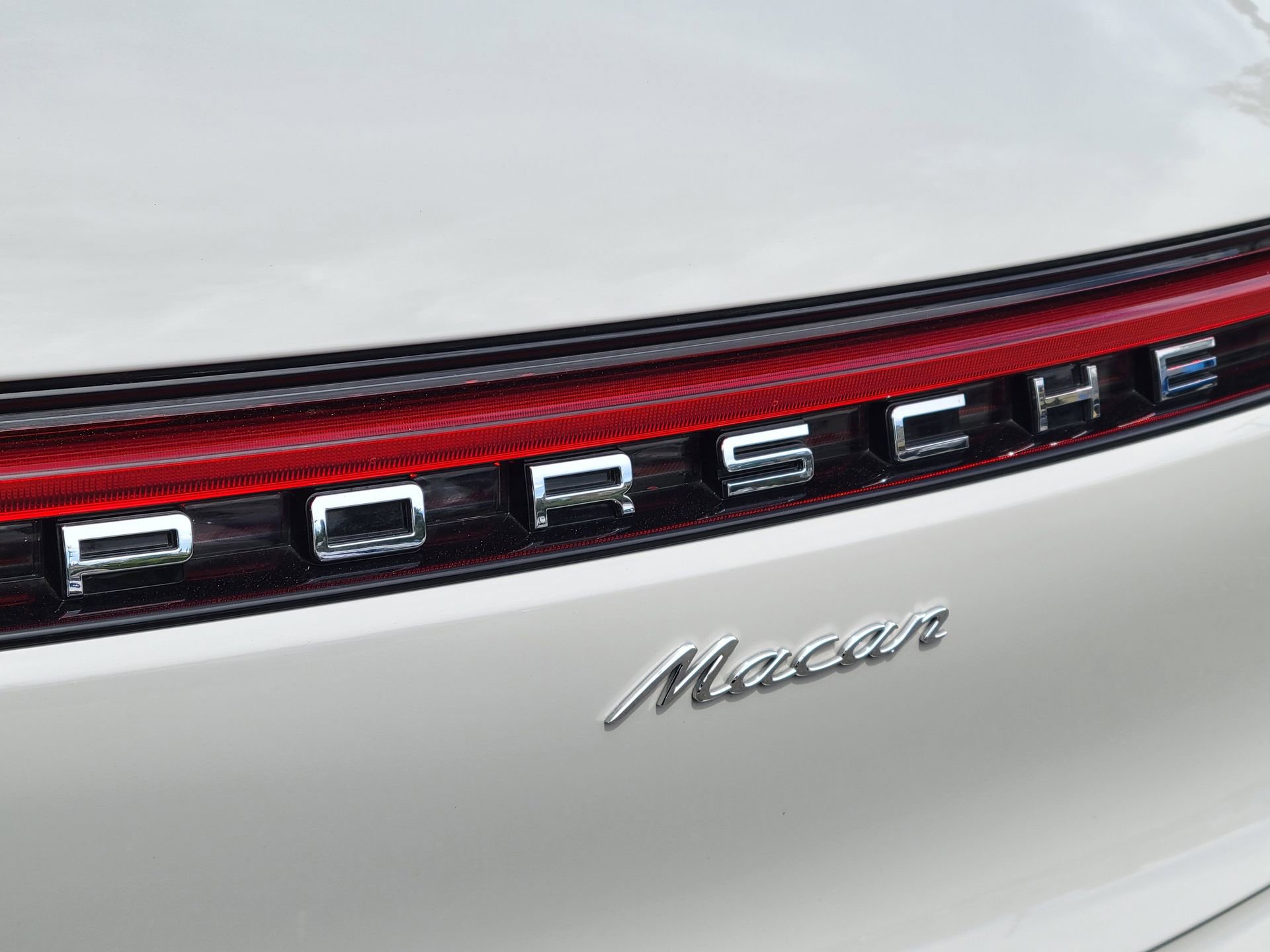 Certified 2025 Porsche Macan image 35
