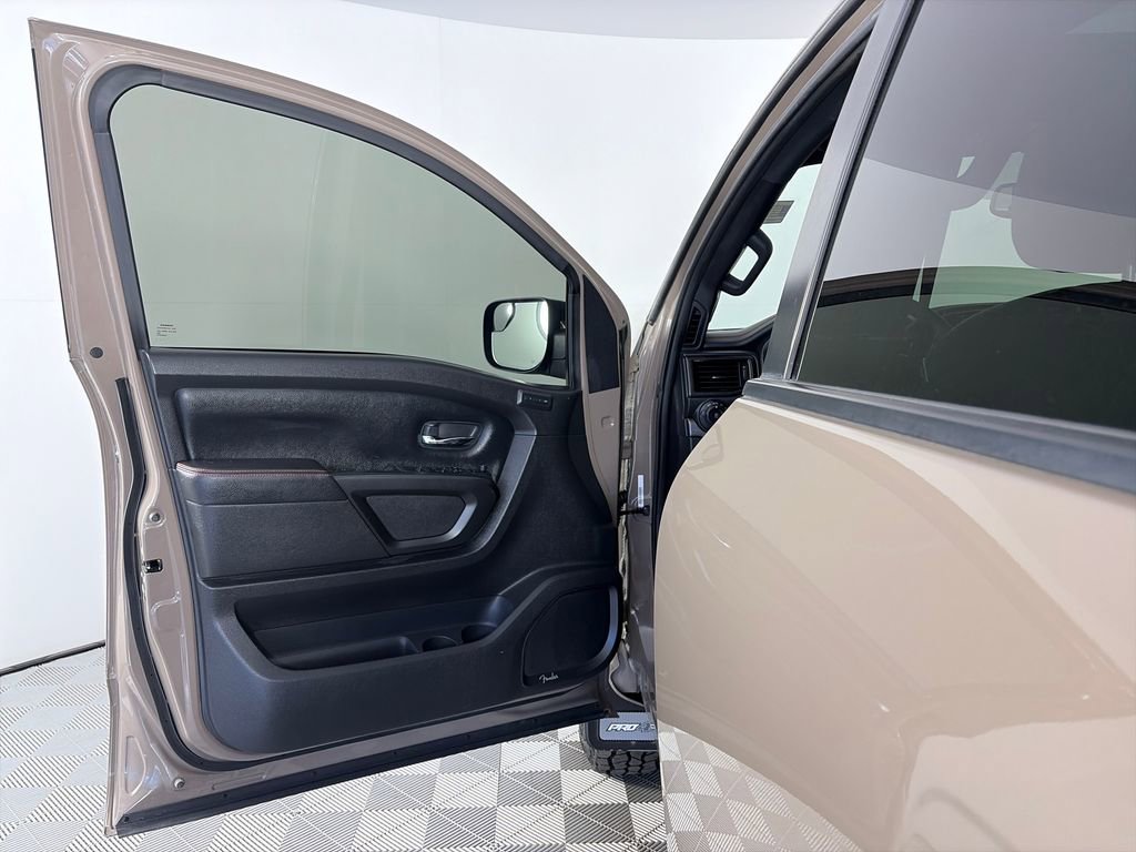 Used 2022 Nissan Titan PRO-4X w/ Pro-4x Convenience Package image 10