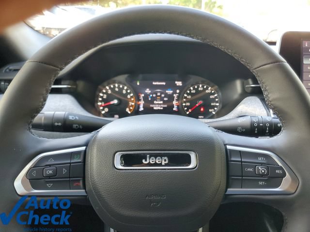 Used 2025 Jeep Compass Latitude AWD/4WD image 19