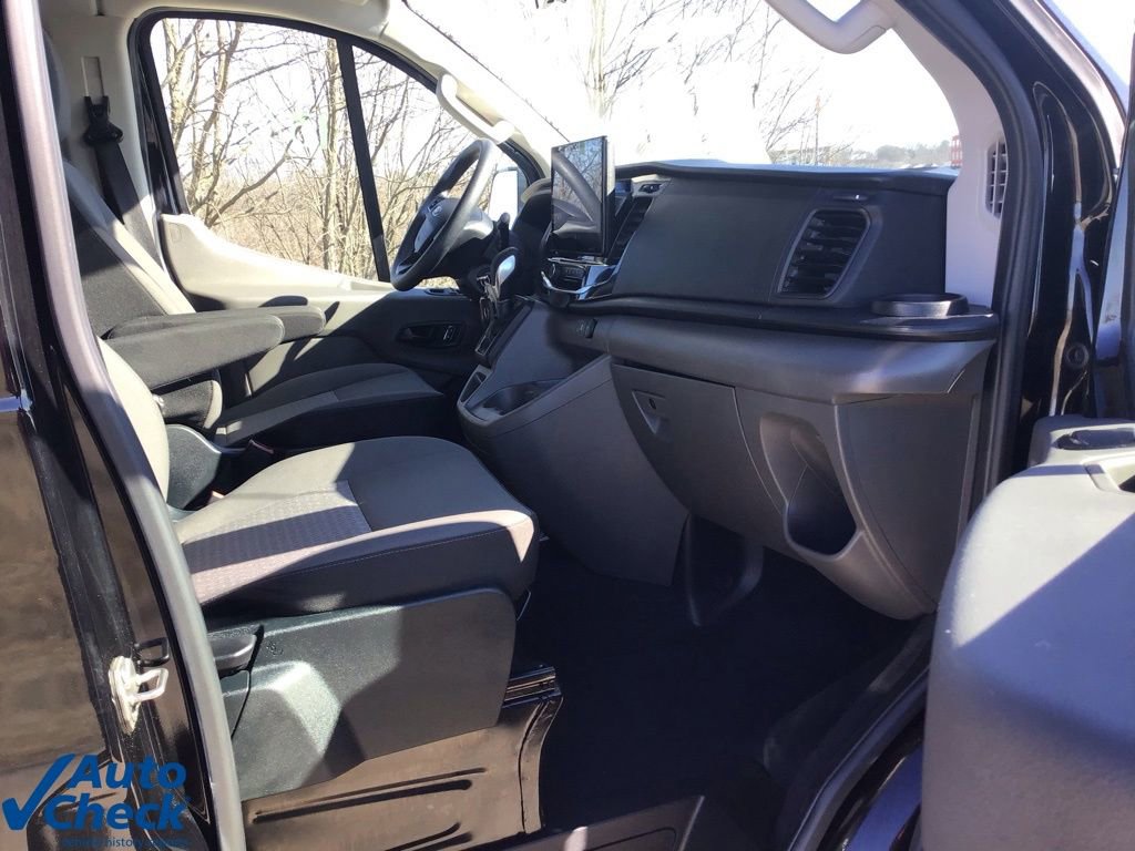 Used 2023 Ford Transit 350 148 Low Roof Wagon image 17