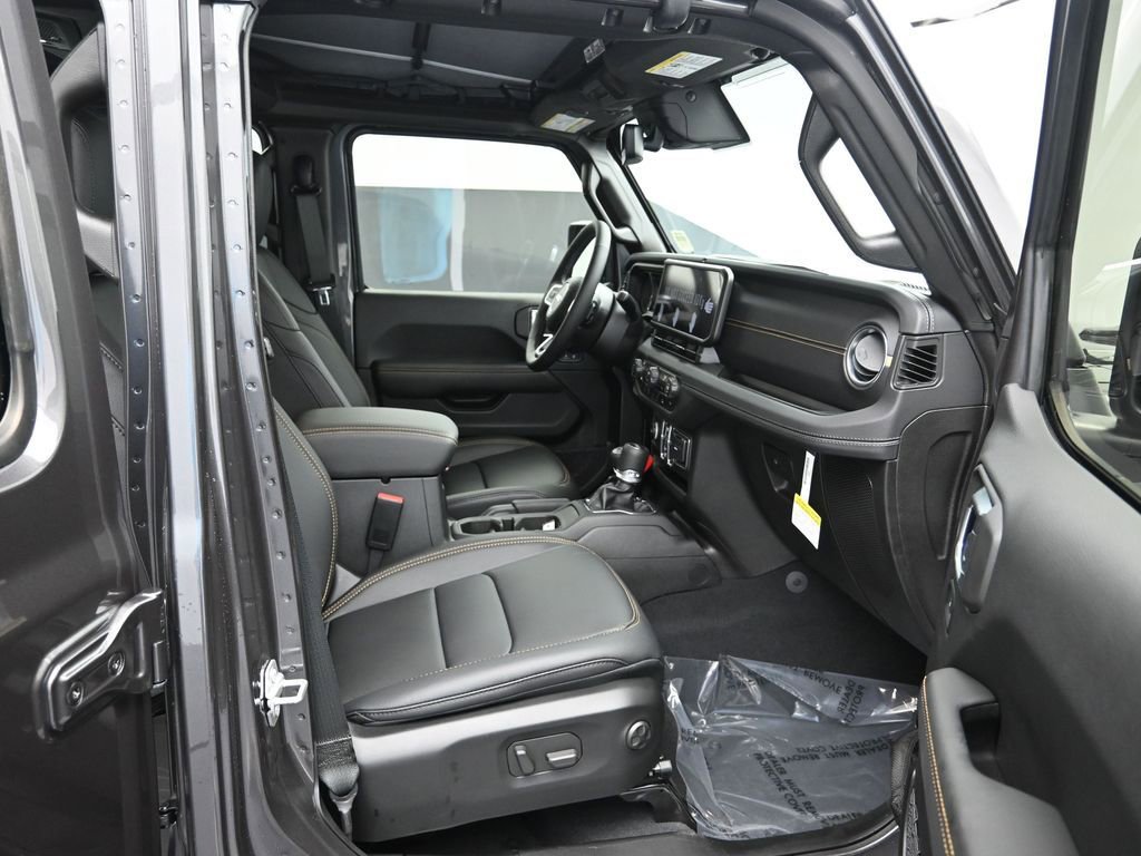 New 2025 Jeep Wrangler Sahara w/ Technology Group image 29