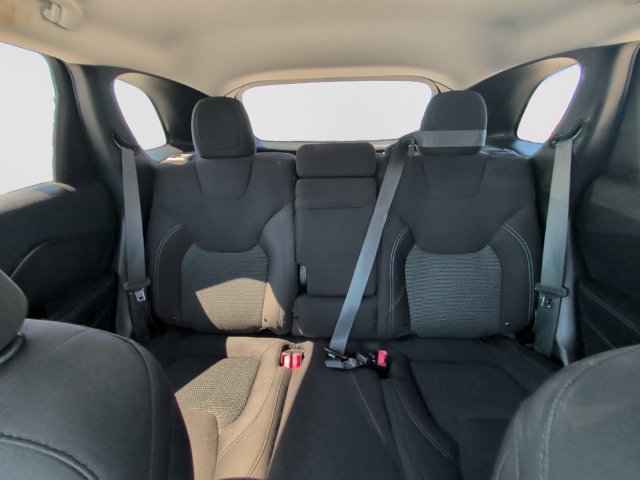 Used 2019 Jeep Cherokee Latitude w/ Popular Appearance Group FWD image 20