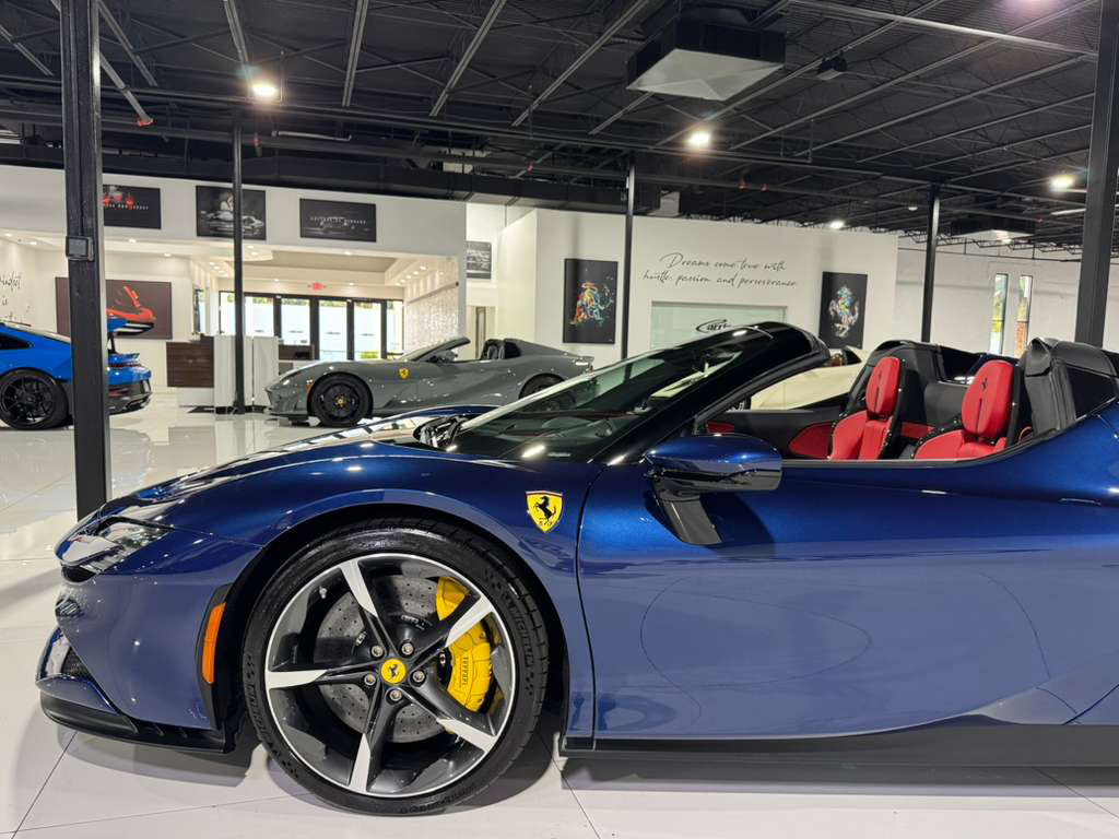 Used 2023 Ferrari SF90 Spider image 44