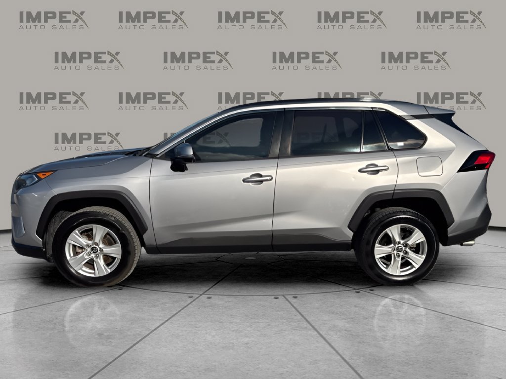 Used 2019 Toyota RAV4 XLE FWD image 2