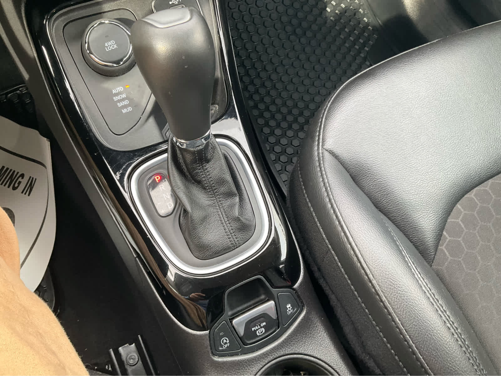 Used 2020 Jeep Compass Latitude AWD/4WD image 12