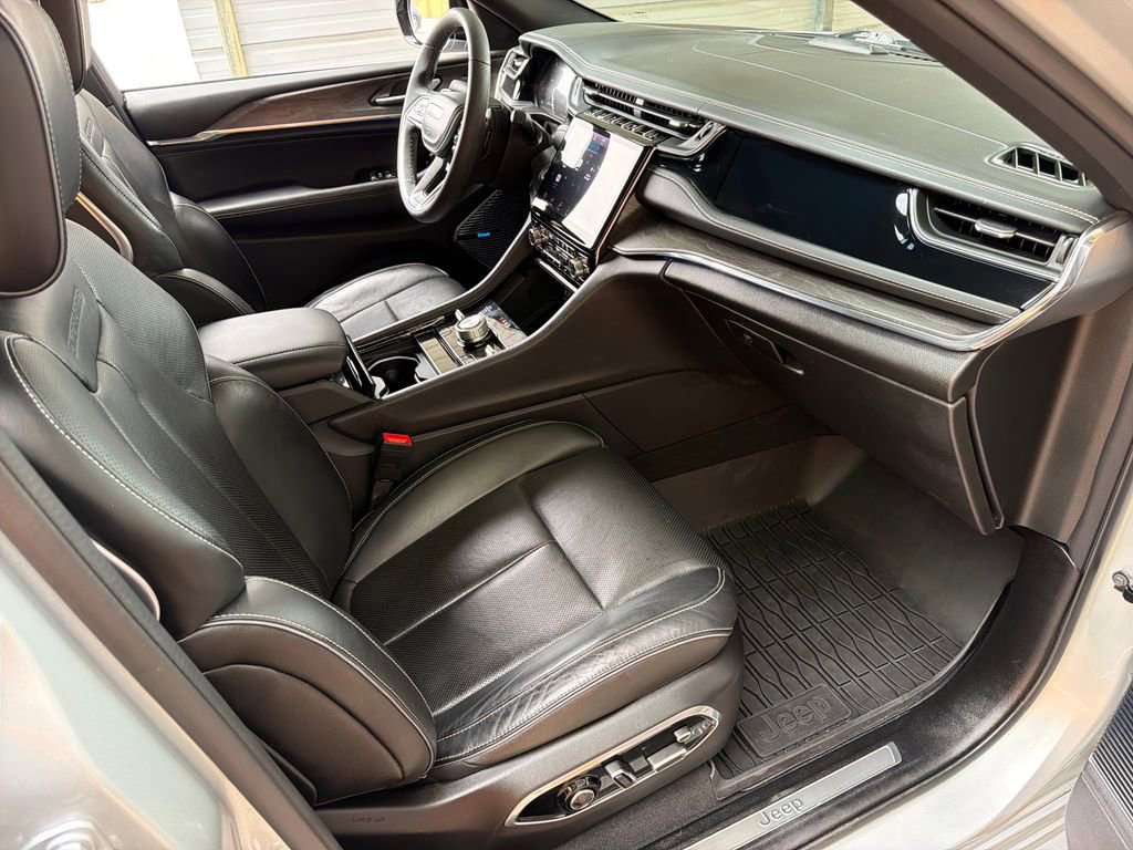 Used 2023 Jeep Grand Cherokee Overland w/ Luxury Tech Group IV image 30