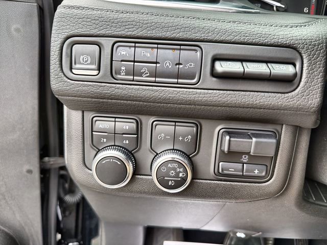 Used 2021 GMC Yukon Denali w/ Denali Premium Package image 18