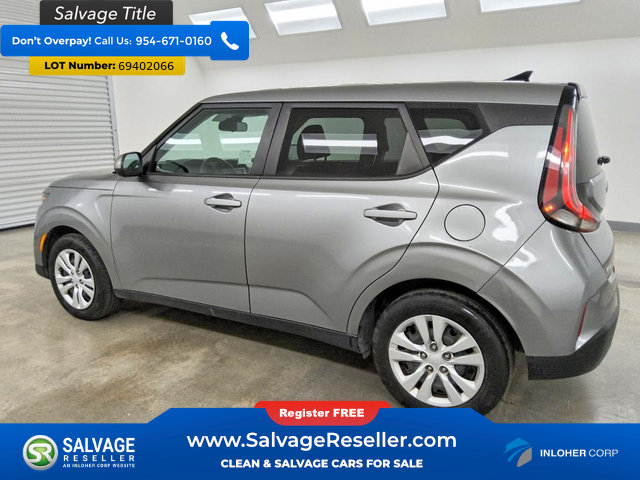 Used 2023 Kia Soul LX FWD image 3