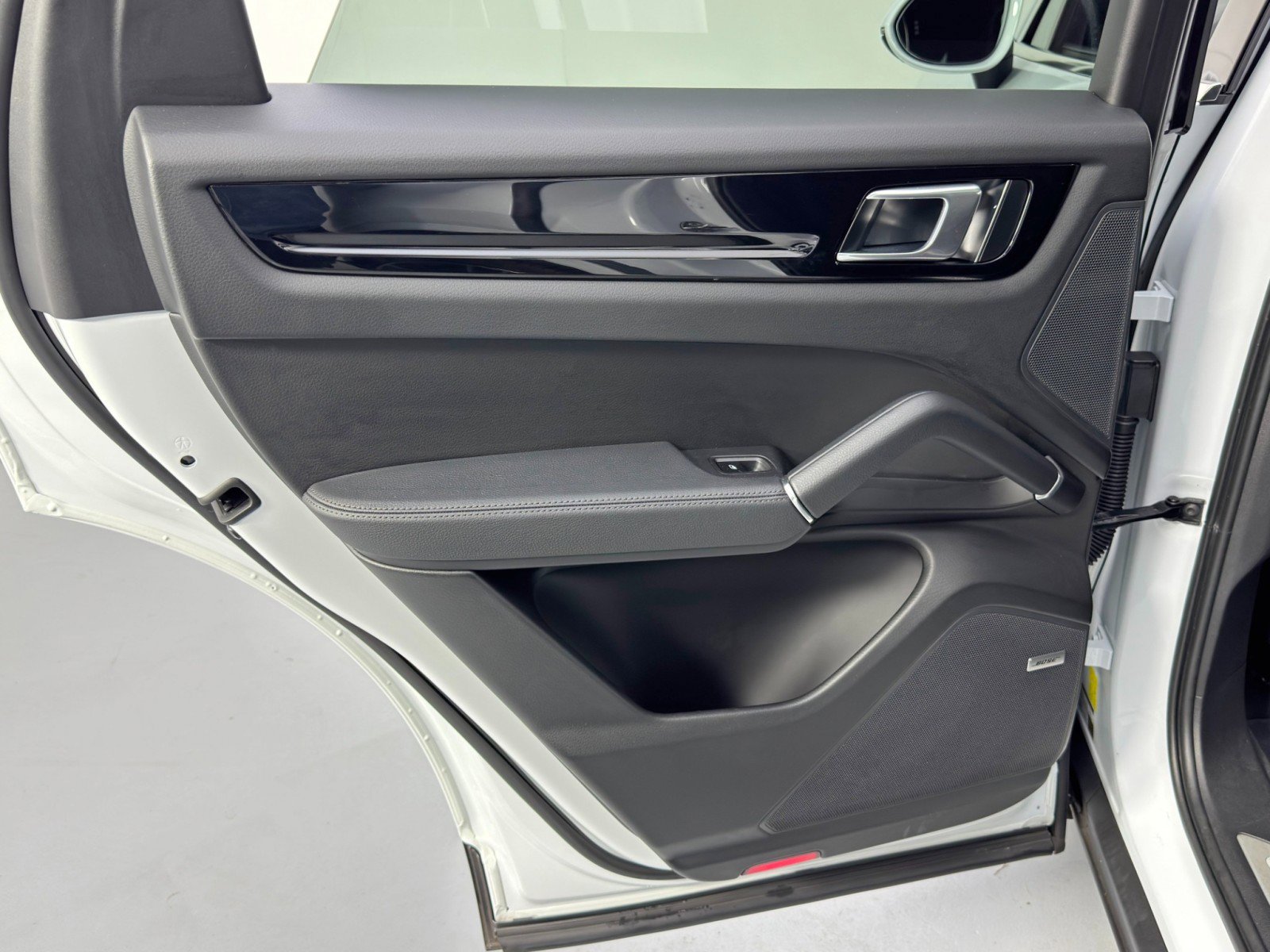 Used 2023 Porsche Cayenne Platinum Edition w/ Premium Package image 43