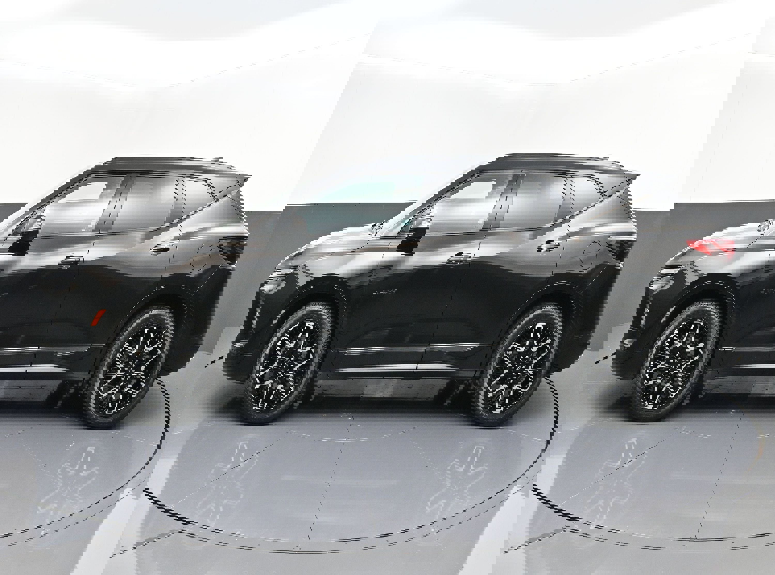 Certified 2023 Chevrolet Blazer RS w/ Driver Confidence II Package image 5