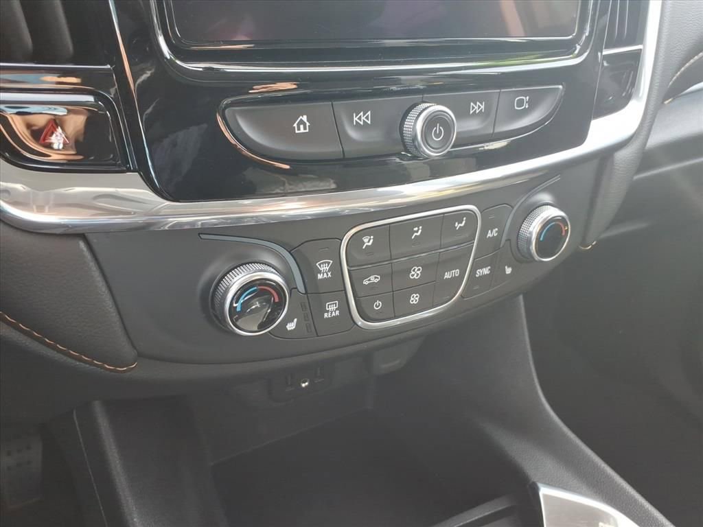 Used 2020 Chevrolet Traverse LT image 25