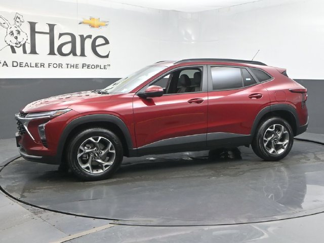Used 2025 Chevrolet Trax LT FWD image 36