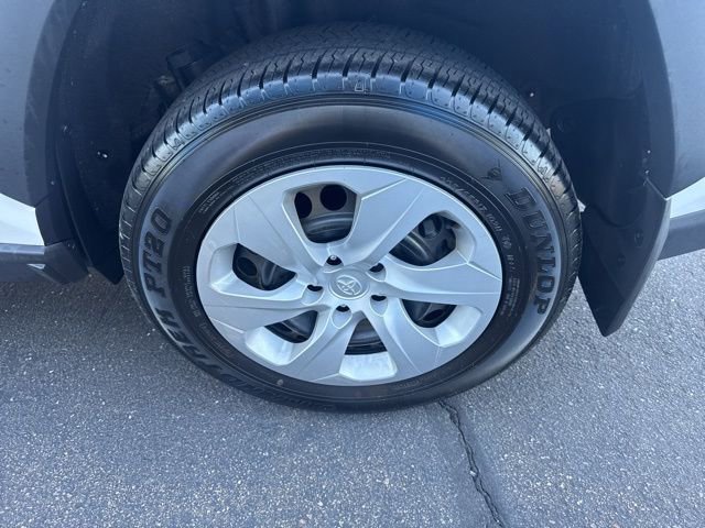 Used 2025 Toyota RAV4 LE AWD/4WD image 28