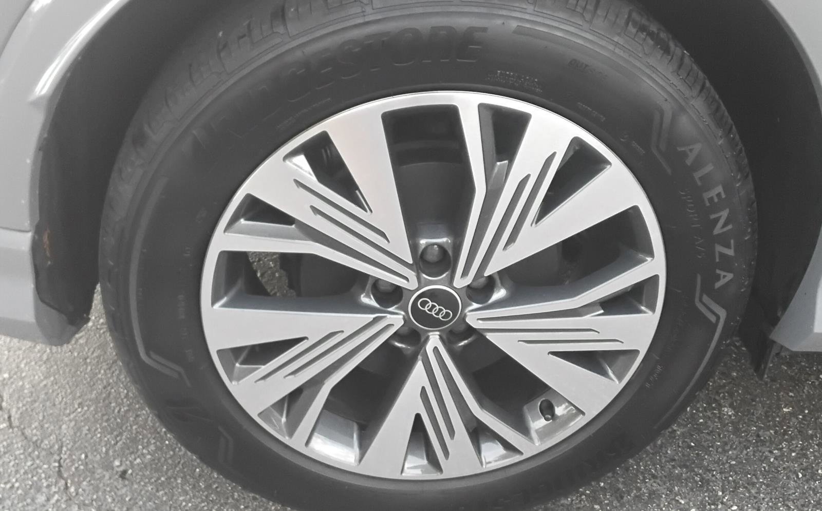 Used 2025 Audi Q4 e-tron Premium image 12