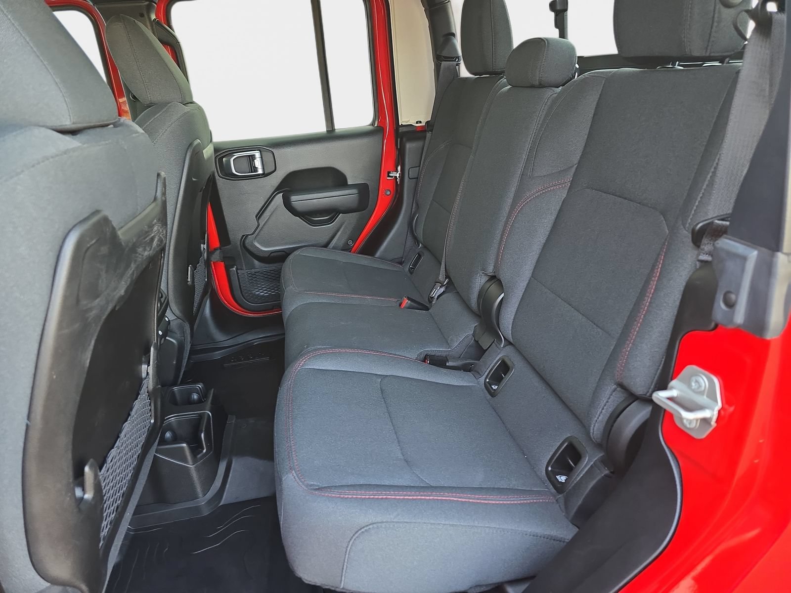 Used 2024 Jeep Gladiator Rubicon w/ Technology Group AWD/4WD image 17