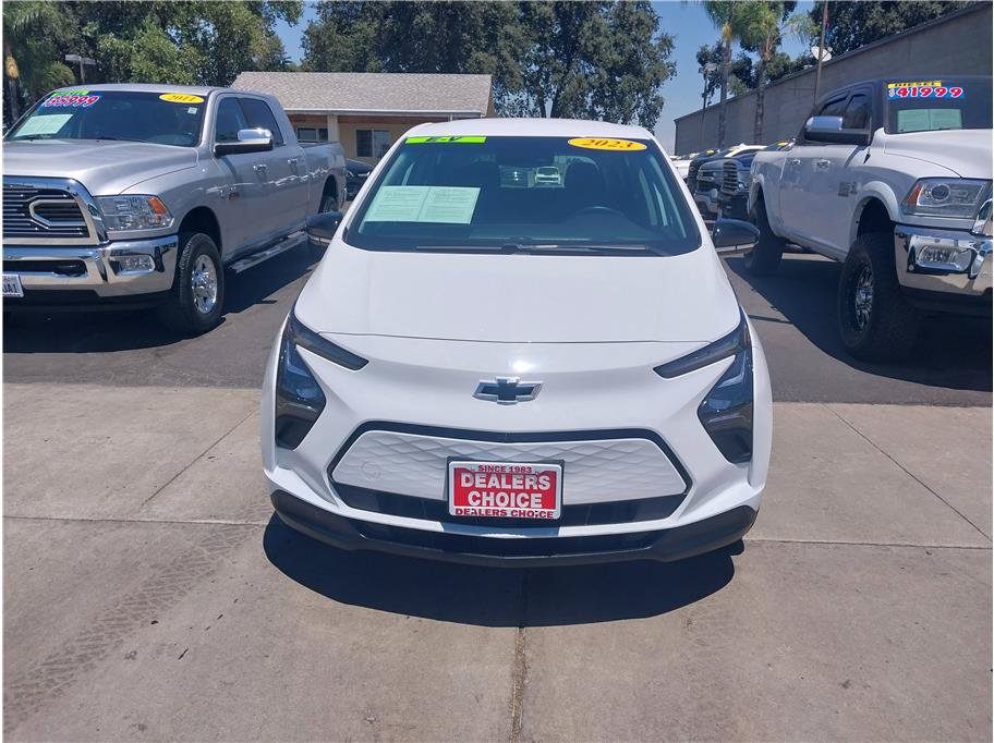 Used 2023 Chevrolet Bolt LT w/ Infotainment Package FWD image 2
