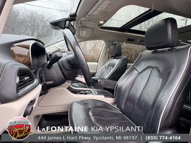 Used 2021 Chrysler Pacifica Limited image 9