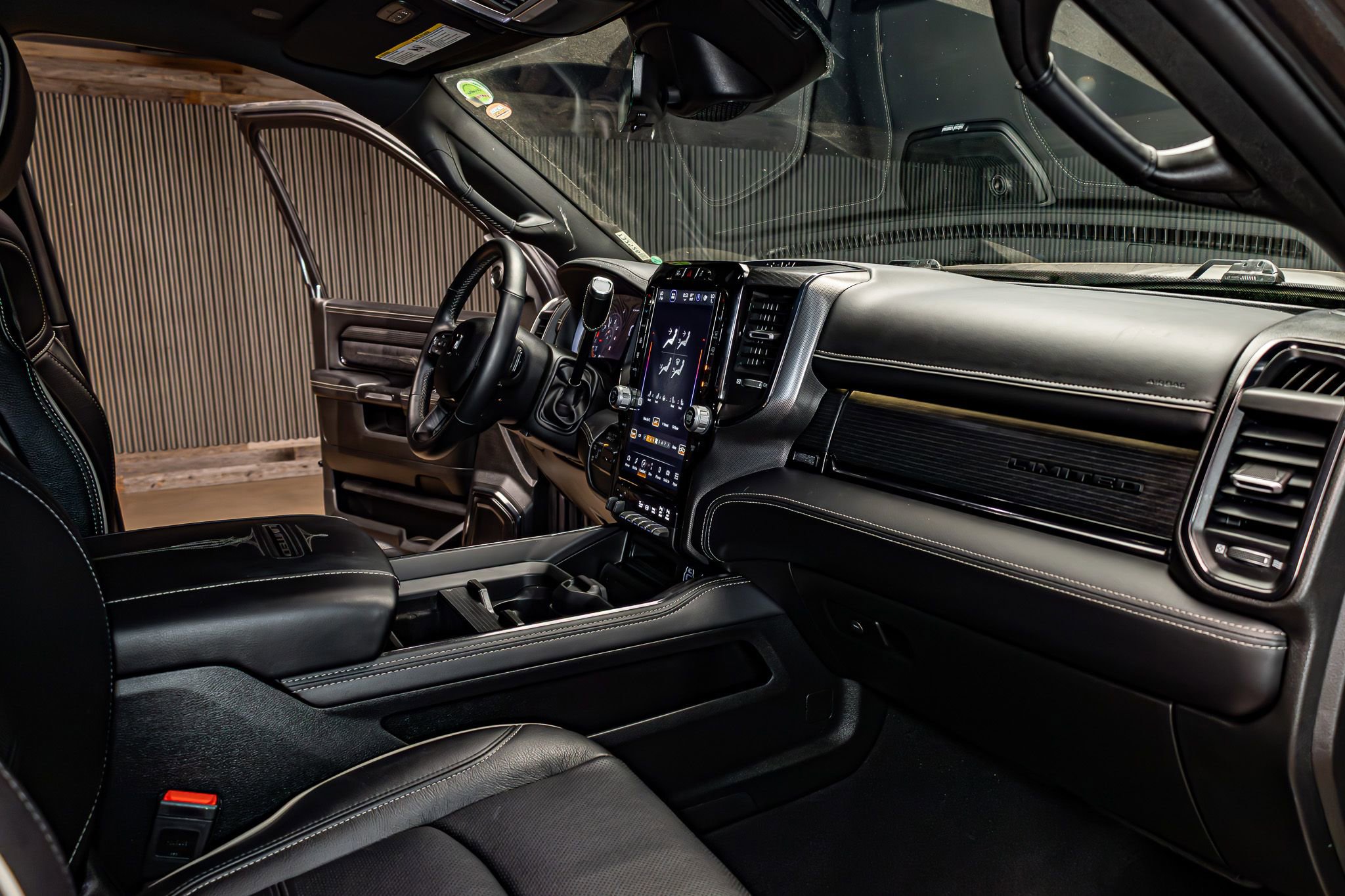 Used 2024 RAM 2500 Limited AWD/4WD image 19