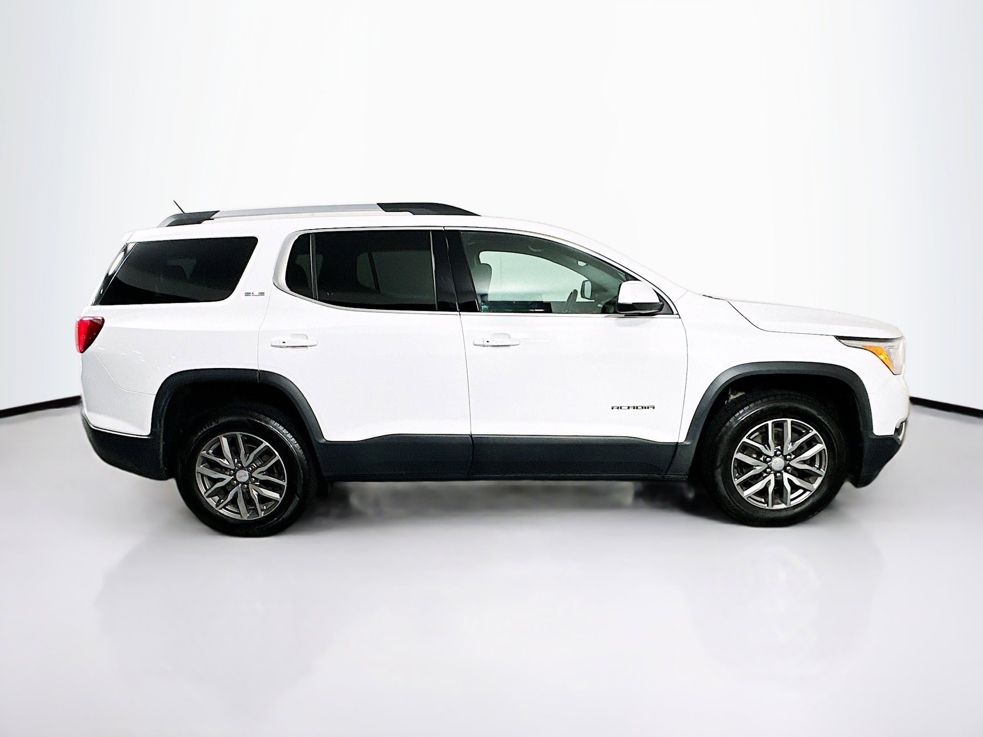 Used 2019 GMC Acadia SLE image 10