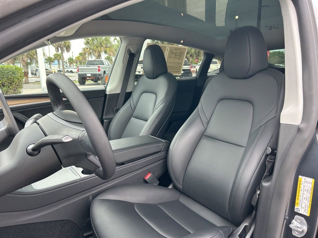 Used 2025 Tesla Model Y Long Range image 19