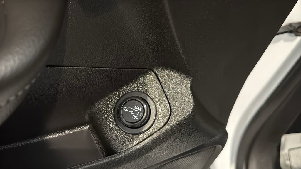 Used 2023 GMC Terrain SLE w/ Driver Convenience Package image 24