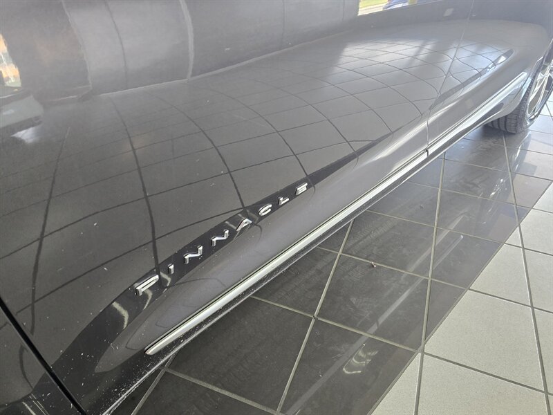 Used 2022 Chrysler Pacifica Pinnacle FWD image 39