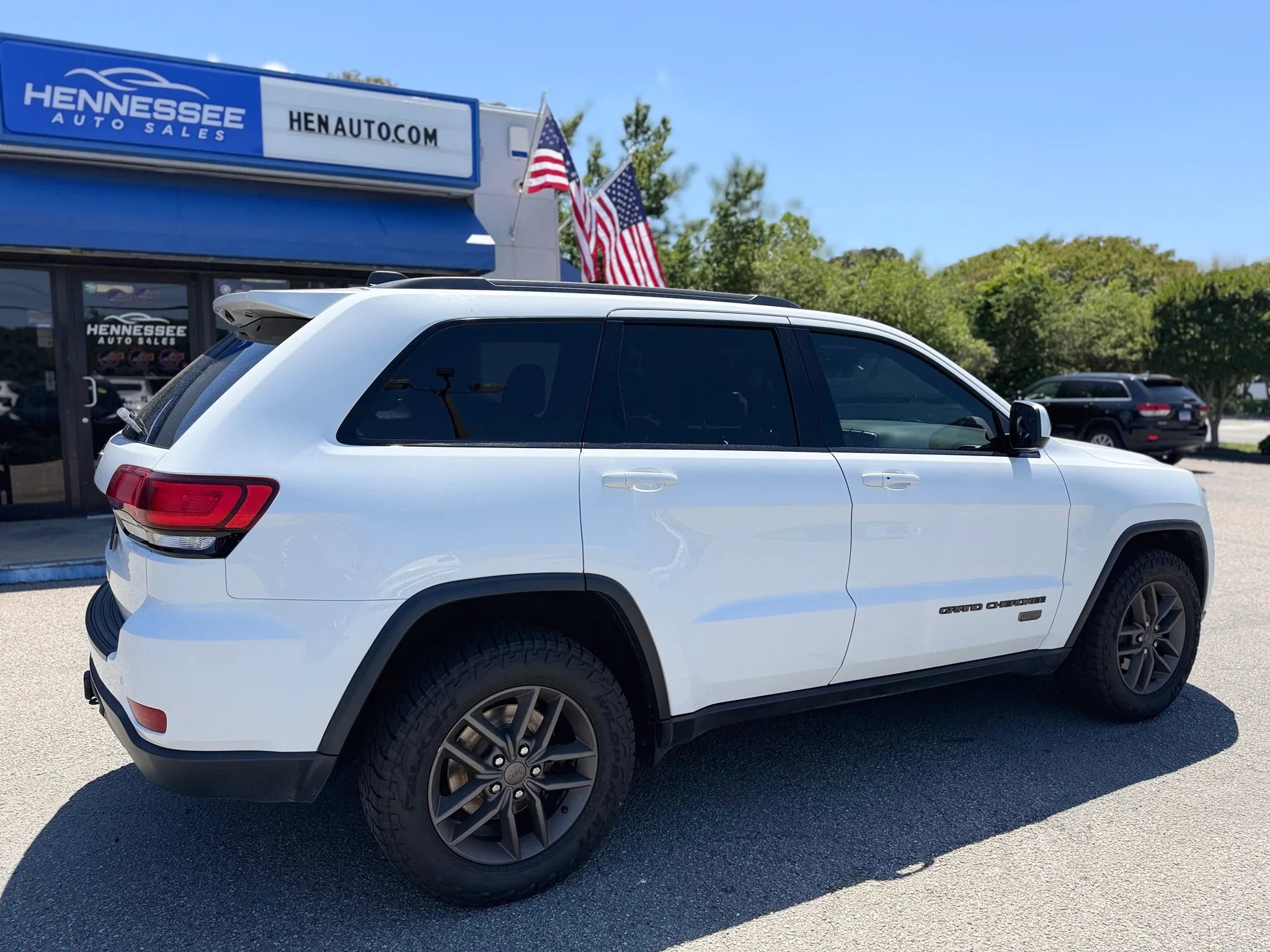 Used 2016 Jeep Grand Cherokee Laredo 75th Anniversary AWD/4WD image 23