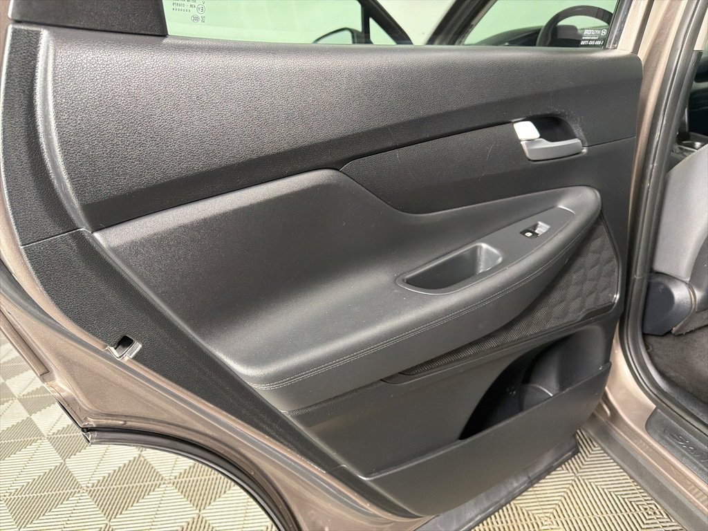 Used 2019 Hyundai Santa Fe SE image 12