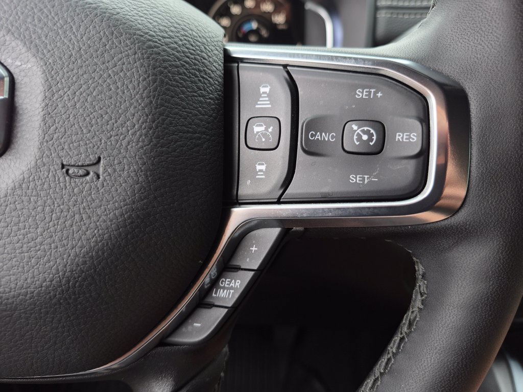 Used 2025 RAM 3500 Laramie AWD/4WD image 33