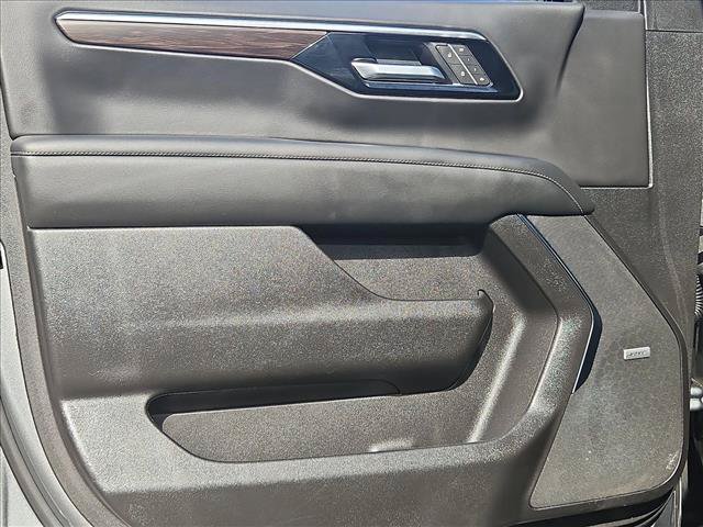 Used 2026 Chevrolet Suburban LT w/ Comfort Package AWD/4WD image 11