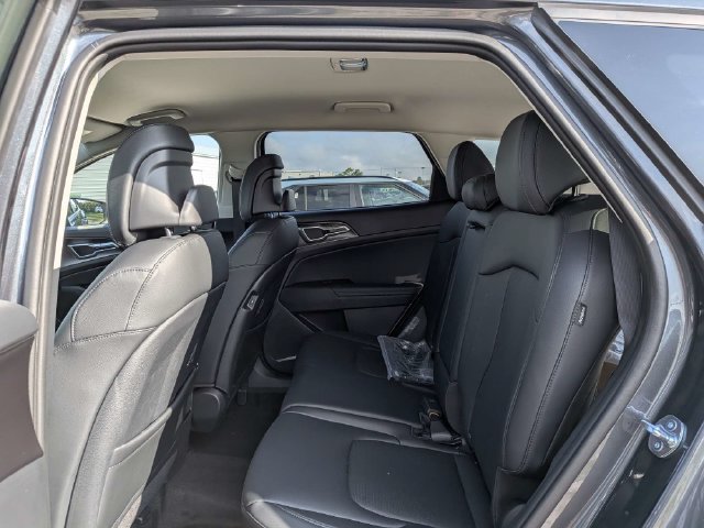 Used 2026 Kia Sportage EX FWD image 13