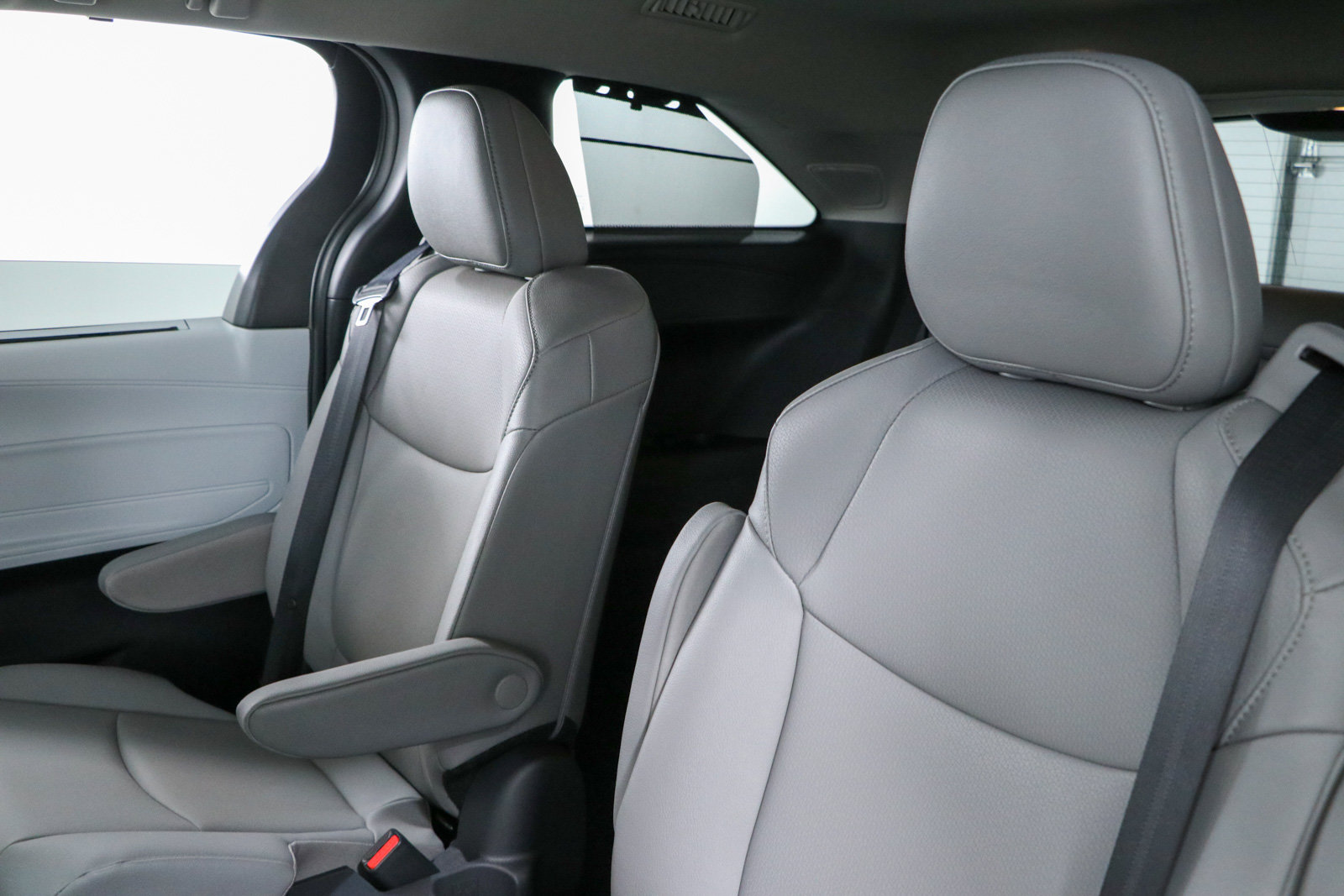 Used 2026 Toyota Sienna XLE AWD/4WD image 25