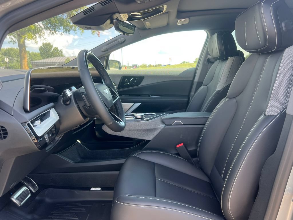 New 2027 Cadillac Optiq Sport w/ LPO, Floor Liner Package AWD/4WD image 4