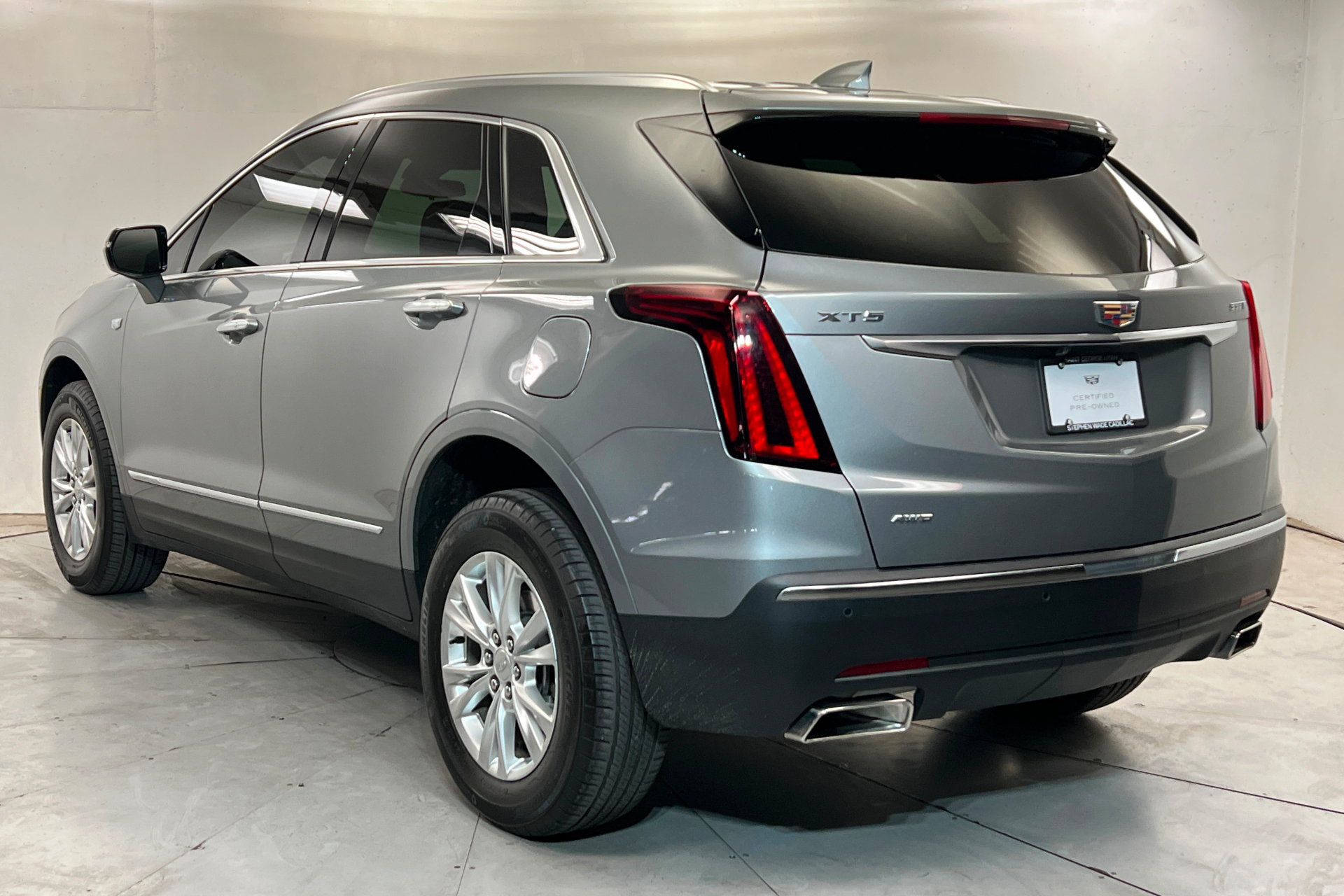 Used 2024 Cadillac XT5 Luxury AWD/4WD image 3