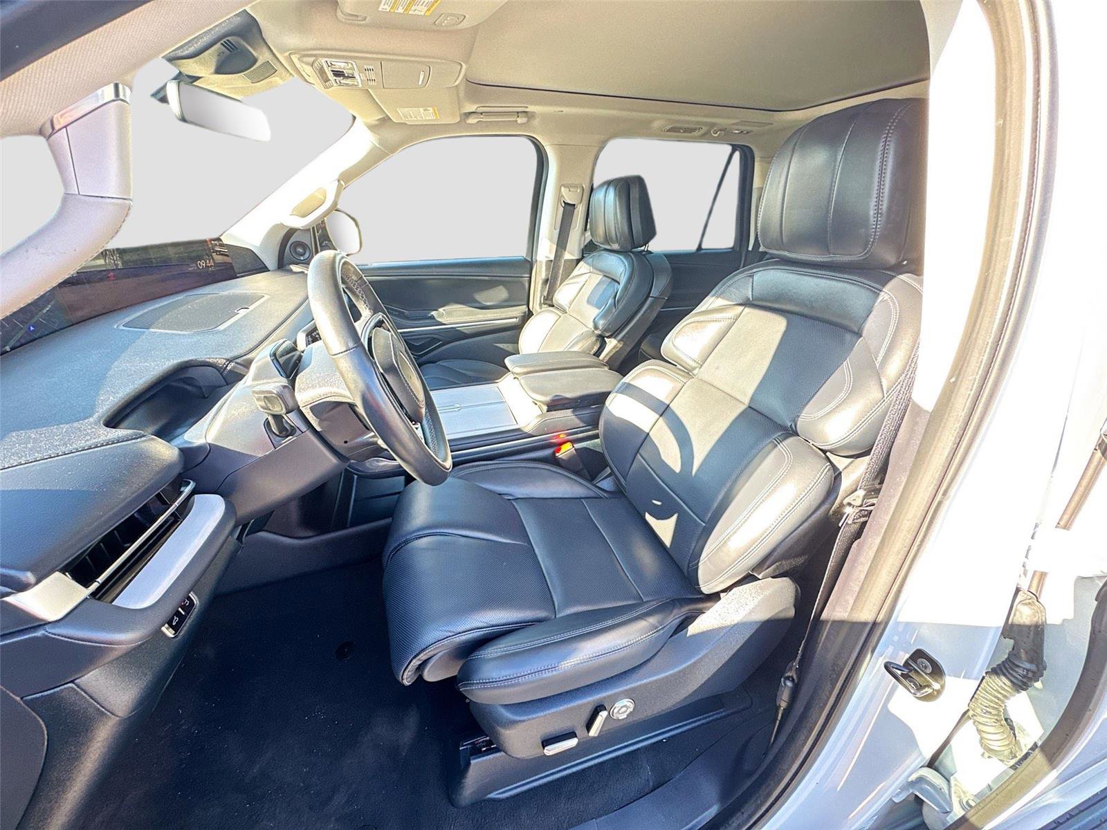 Used 2025 Lincoln Navigator L Reserve image 10