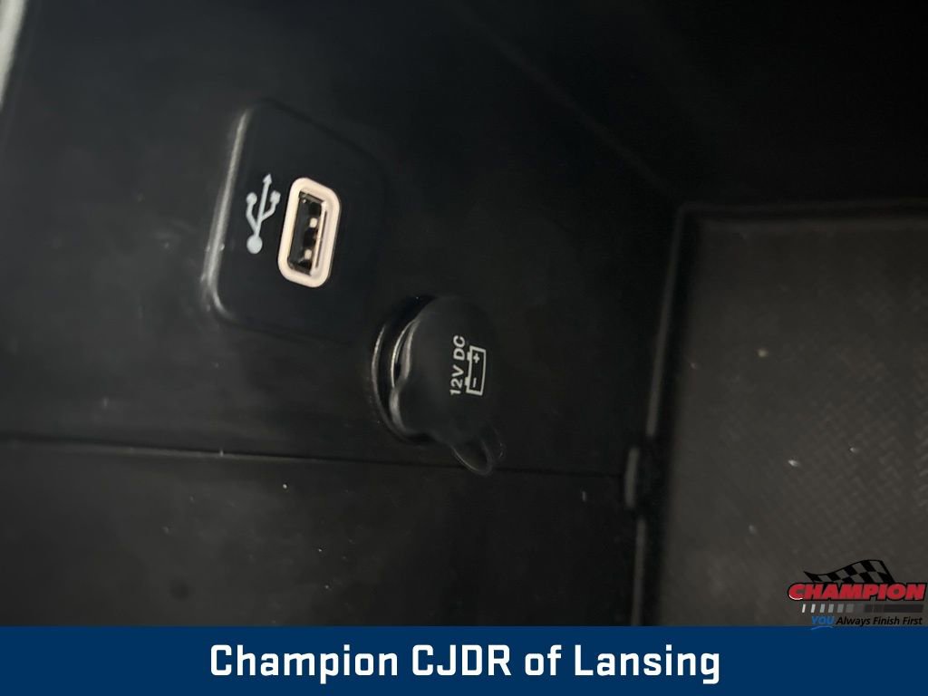 Used 2016 Jeep Wrangler Unlimited Rubicon w/ Connectivity Group image 33