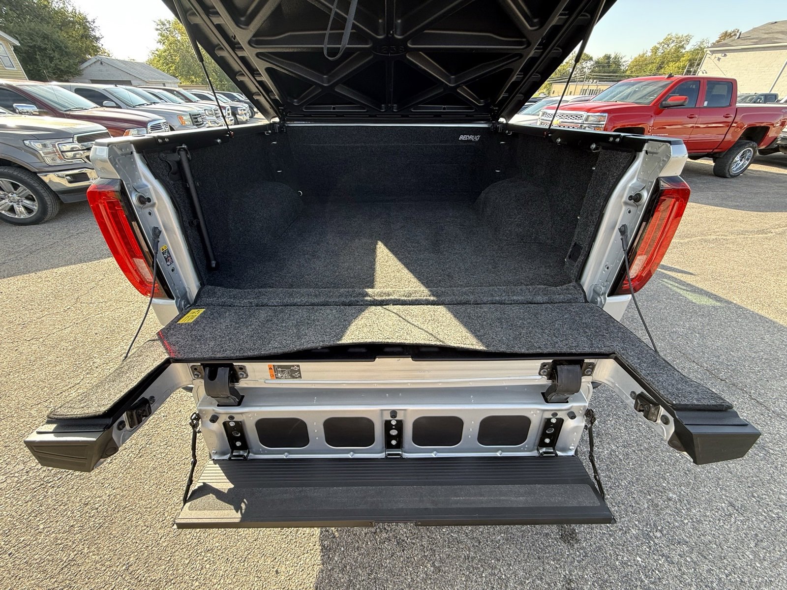 Used 2020 GMC Sierra 1500 SLT w/ SLT Premium Package image 32