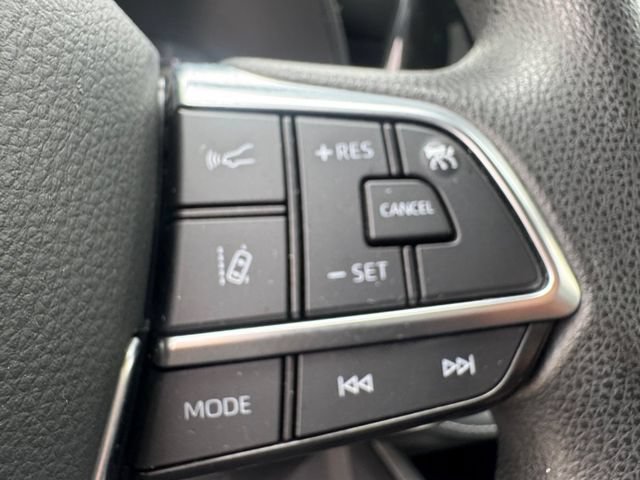 Used 2021 Toyota Highlander L FWD image 8