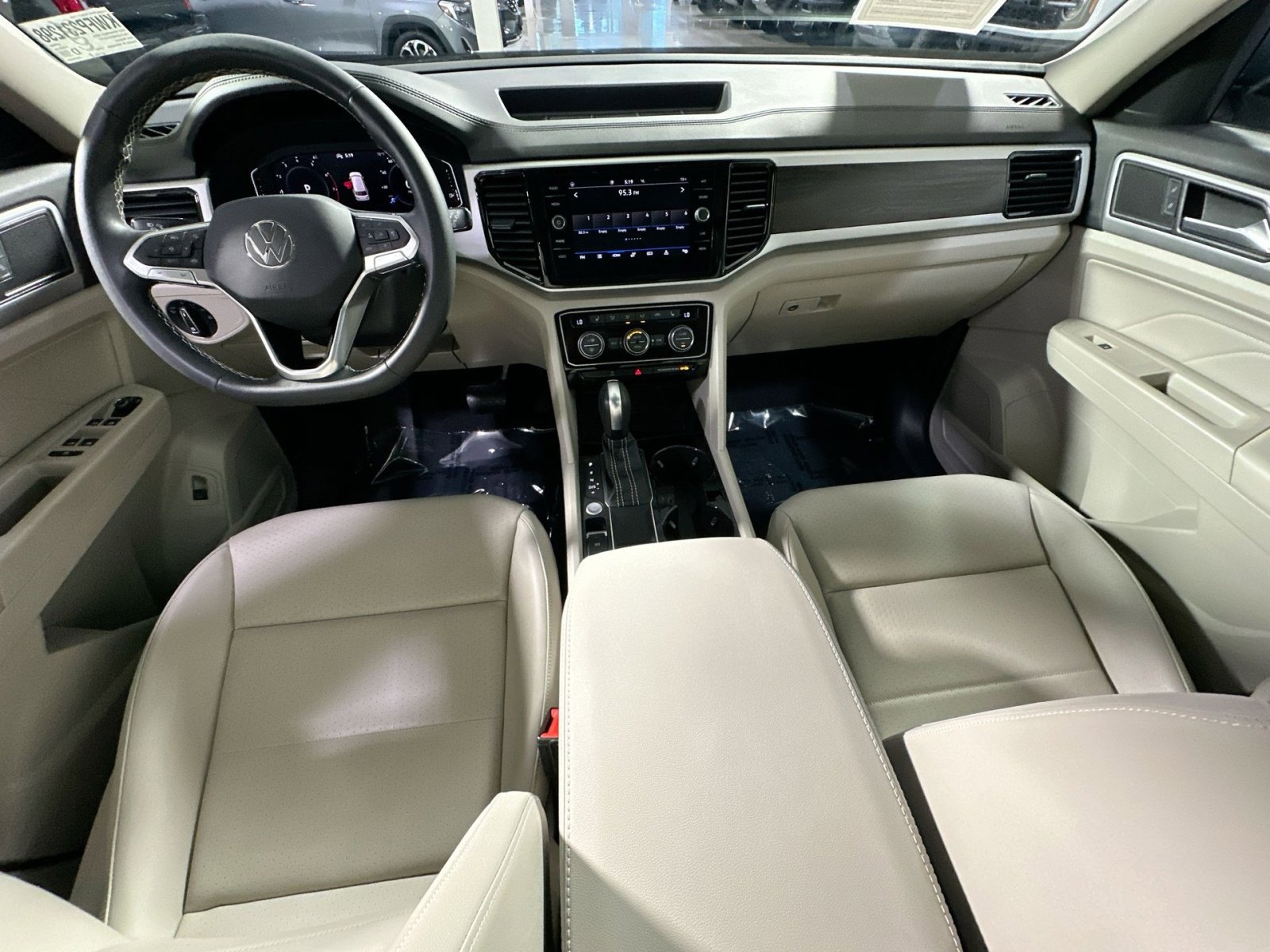 Used 2023 Volkswagen Atlas SE w/ Panoramic Sunroof Package image 30